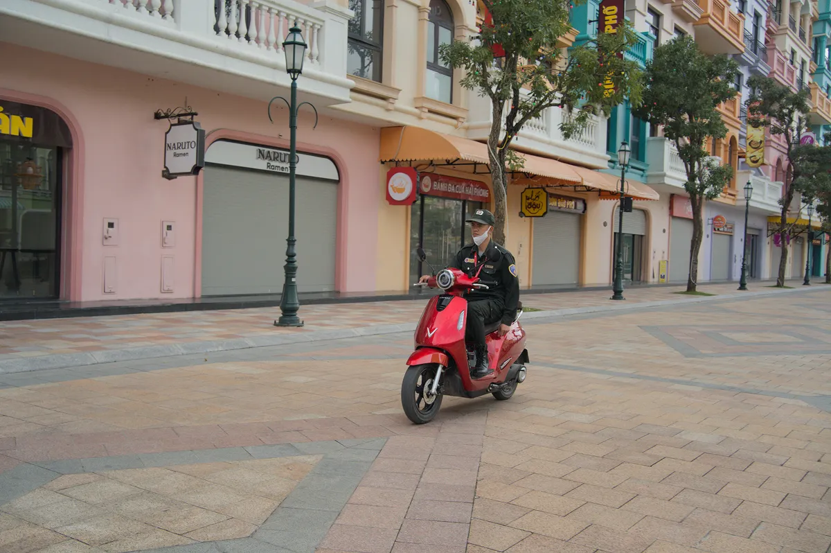 Private security on an electrical VinFast scooter